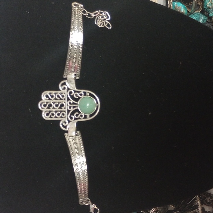 Green Aventurine Hamsa Hand Bracelet In Silvertone 7-9in 500 Ctw 20$